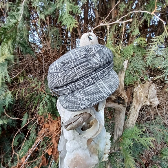 Expression Tweed Cap - Picture 9 of 10